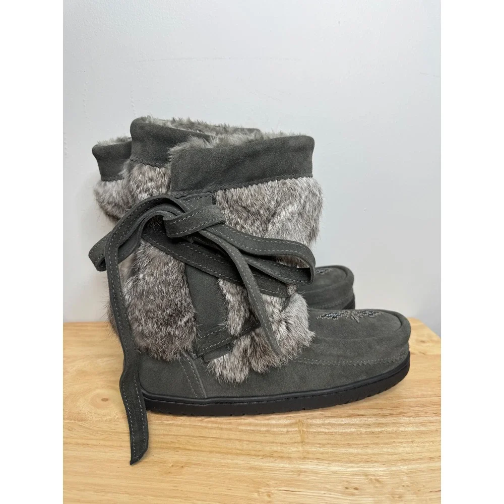Manitobah Mukluks Beaded Short Wrap Rabbit Fur Shearling Boot Charcoal L8 M6